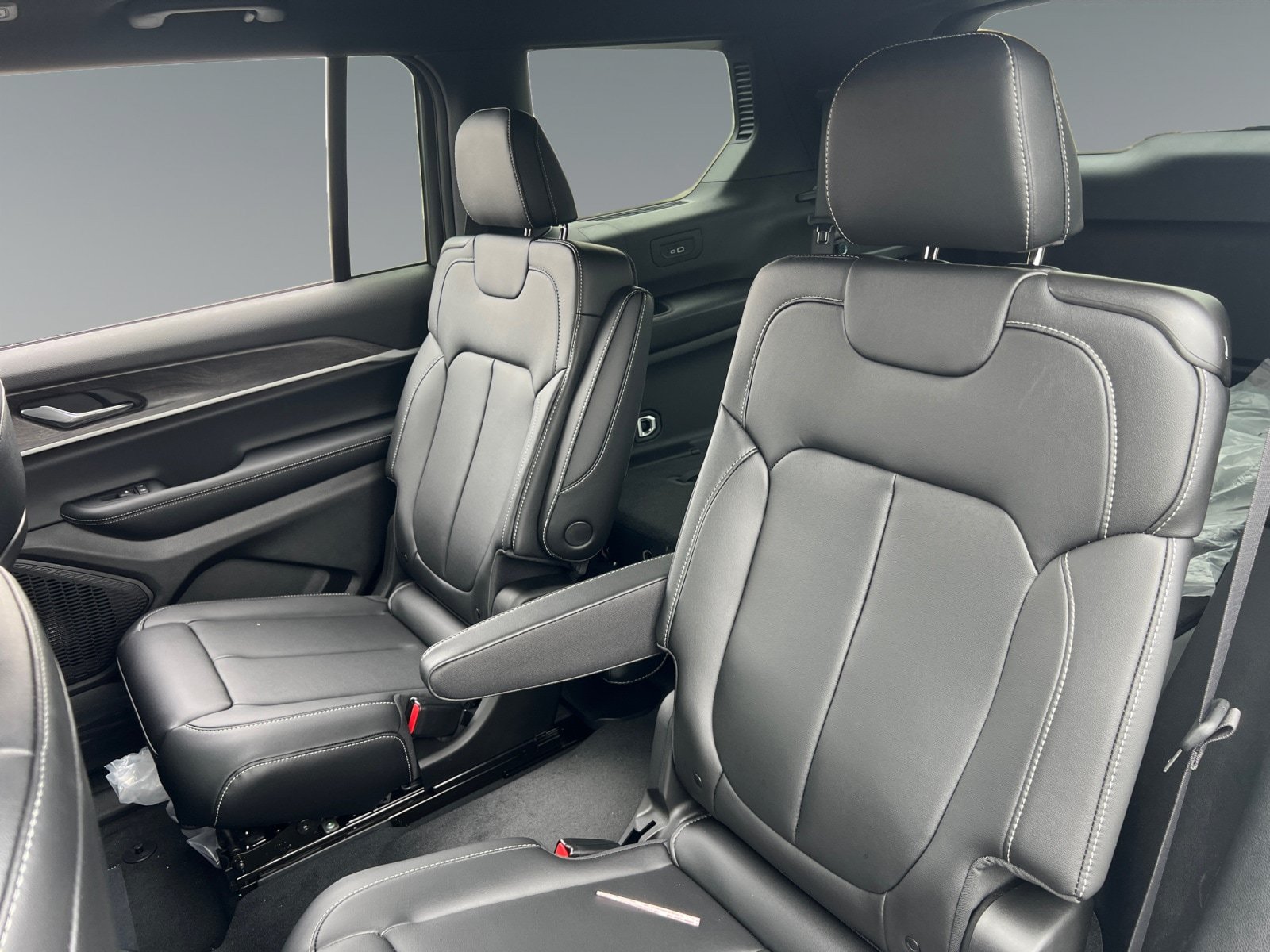 Used 2025 Jeep Grand Cherokee L Limited AWD/4WD image 13