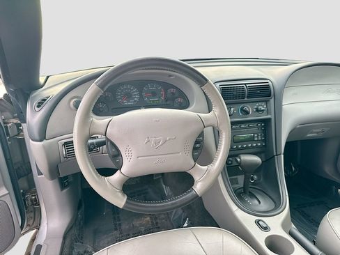 Used 2004 Ford Mustang Convertible image 17