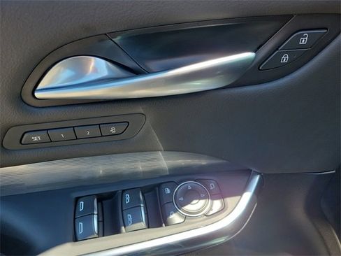 Used 2024 Cadillac XT4 Premium Luxury image 20