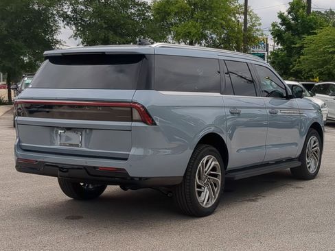 New 2026 Lincoln Navigator L Premier AWD/4WD image 3