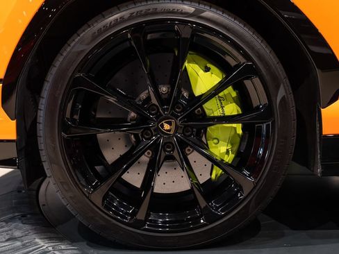 Used 2024 Lamborghini Urus S AWD/4WD image 13
