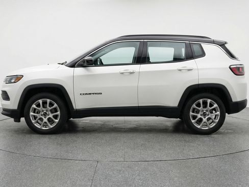 Used 2025 Jeep Compass Limited image 5