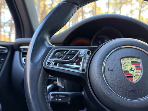 Used 2021 Porsche Macan image 22