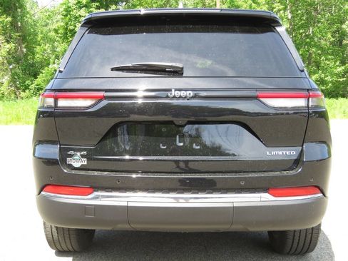 Used 2023 Jeep Grand Cherokee Limited AWD/4WD image 6