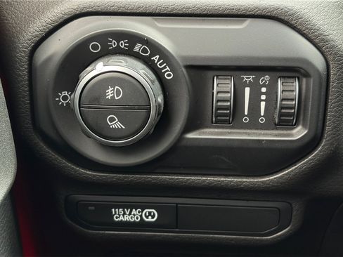 Used 2020 Jeep Gladiator Overland AWD/4WD image 18