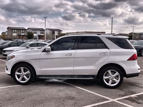 Used 2019 Mercedes-Benz GLE 400 4MATIC image 3