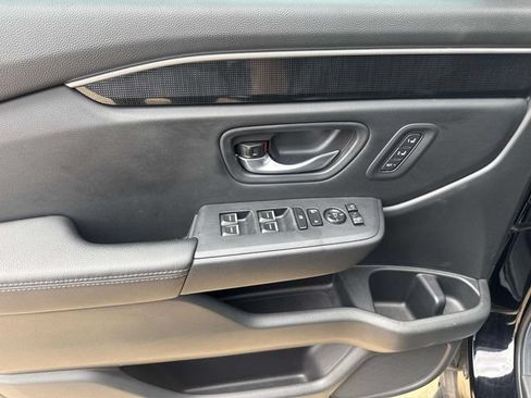 Certified 2025 Honda Pilot Elite image 9