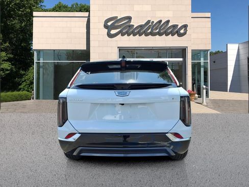New 2027 Cadillac Optiq Luxury w/ LPO, Floor Liner Package AWD/4WD image 4