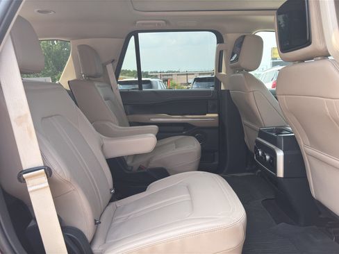 Used 2023 Ford Expedition Limited RWD image 17