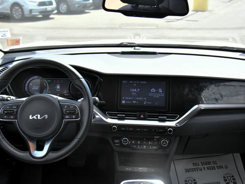 Used 2022 Kia Niro EX FWD image 38