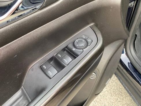 Used 2022 GMC Acadia SLT w/ Elevation Edition image 18