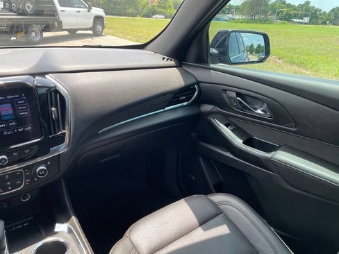 Used 2023 Chevrolet Traverse High Country AWD/4WD image 35
