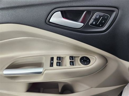 Used 2017 Ford Escape Titanium image 9