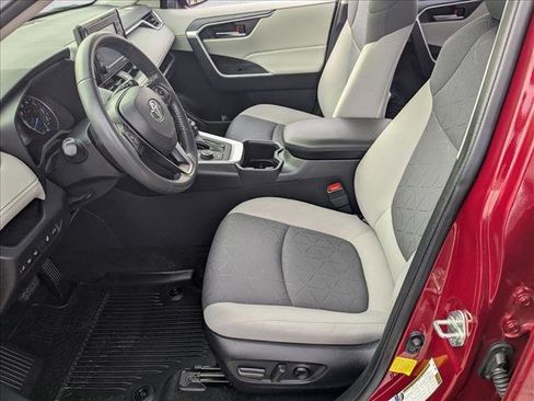 Used 2022 Toyota RAV4 XLE image 17