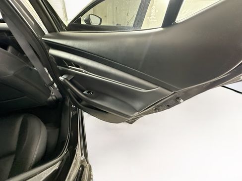 Used 2022 MAZDA MAZDA3 s image 29