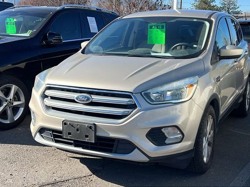 Used 2017 Ford Escape SE image 1