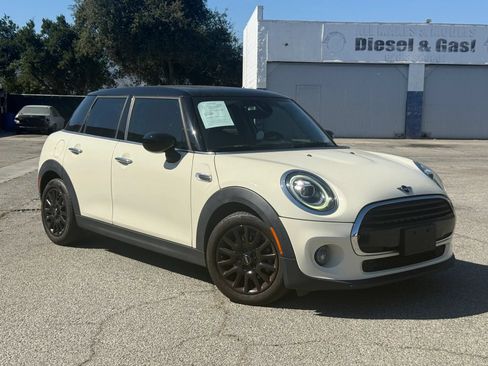 Used 2021 MINI Cooper 4-Door Hardtop w/ 6.5" Touchscreen Package FWD image 1