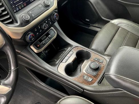 Used 2022 GMC Acadia Denali w/ Denali Technology Package FWD image 15