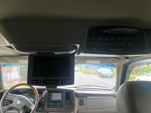 Used 2004 Cadillac Escalade Luxury image 16