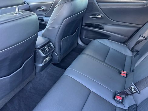 Used 2024 Lexus ES 300h w/ Premium Package FWD image 15