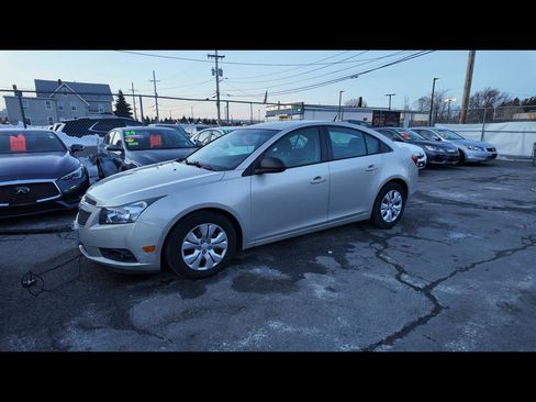 Used 2014 Chevrolet Cruze LS image 1