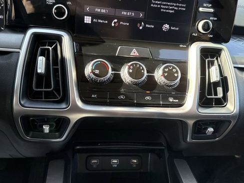 Used 2022 Kia Sorento LX image 17