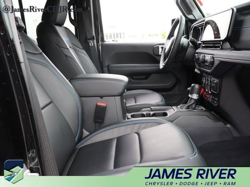 Used 2025 Jeep Wrangler Unlimited Rubicon 4xe w/ Safety Group AWD/4WD image 9