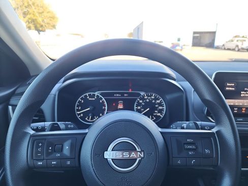 Used 2024 Nissan Rogue S image 21