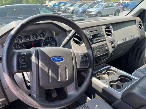 Used 2015 Ford F250 XLT w/ XLT Premium Package AWD/4WD image 9