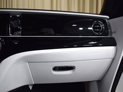 New 2025 Rolls-Royce Spectre w/ Leather Finishing Pack image 24