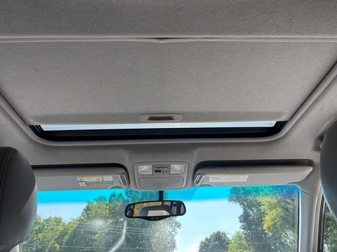Used 2005 Toyota Highlander 2WD V6 w/ 3rd Row image 17