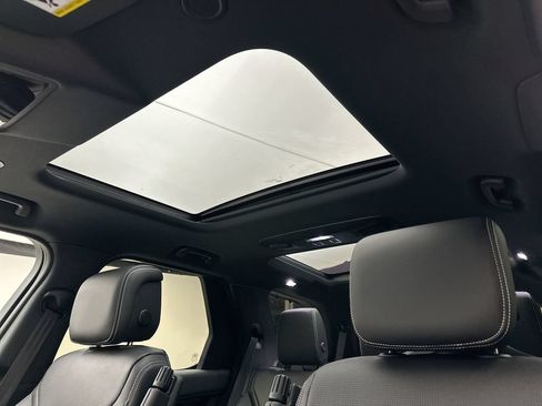 New 2026 Land Rover Discovery S AWD/4WD image 11