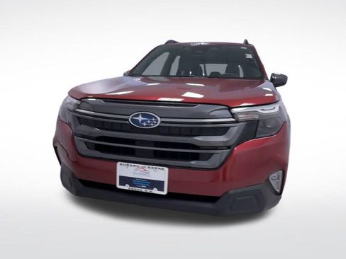 Used 2025 Subaru Forester Premium AWD/4WD image 3