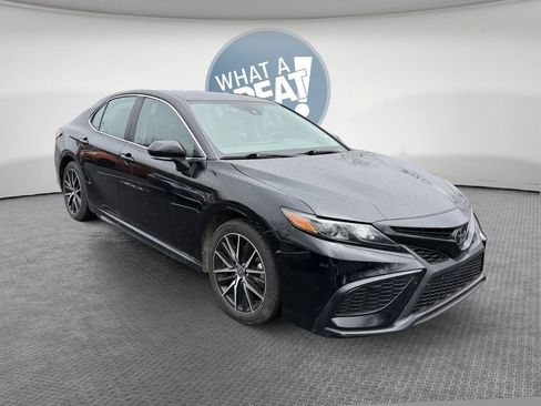 Used 2023 Toyota Camry SE image 1