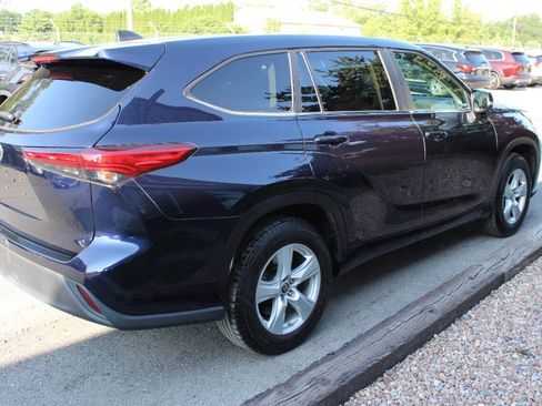 Used 2023 Toyota Highlander L FWD image 6