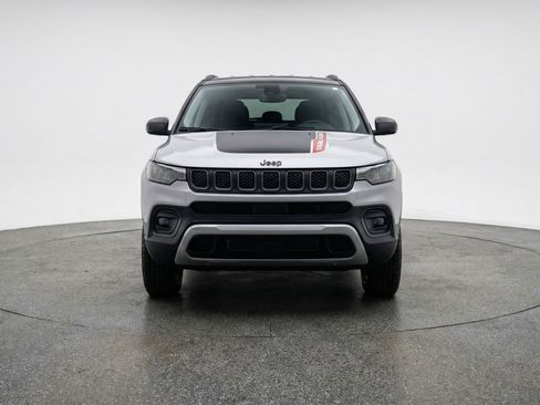 Used 2025 Jeep Compass Trailhawk AWD/4WD image 2