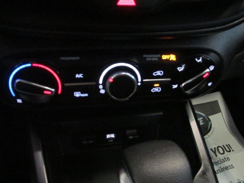 Used 2025 Kia Soul LX w/ LX Technology Package image 22