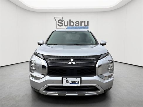 Used 2024 Mitsubishi Outlander SE image 2