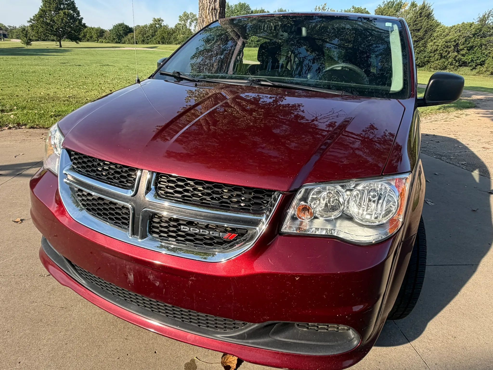 Used 2019 Dodge Grand Caravan SE FWD image 1