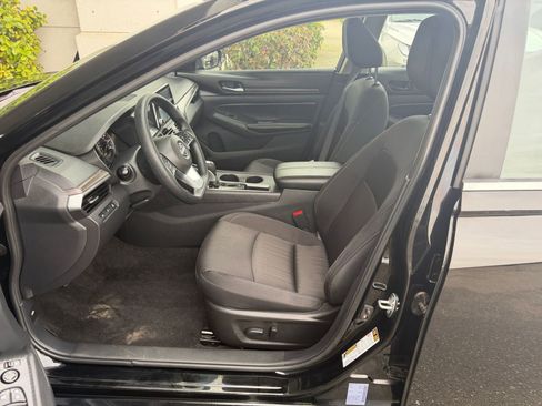 Used 2025 Nissan Altima 2.5 SV image 28