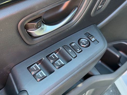 Used 2024 Honda Pilot Touring image 12