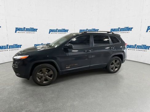 Used 2017 Jeep Cherokee Latitude AWD/4WD image 6