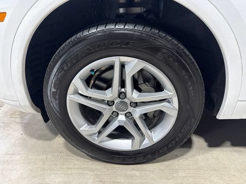 Used 2020 Audi Q5 2.0T Premium AWD/4WD image 2