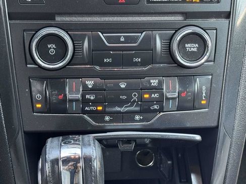 Used 2018 Ford Explorer XLT w/ Equipment Group 202A FWD image 6