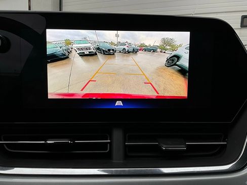 Used 2025 Chevrolet Trax LT image 30