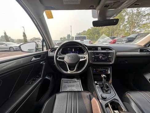 Used 2022 Volkswagen Tiguan SE AWD/4WD image 16
