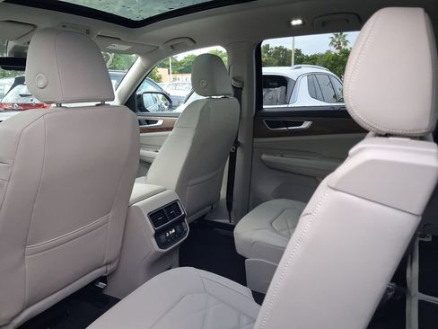 New 2026 Volkswagen Atlas SE FWD image 5