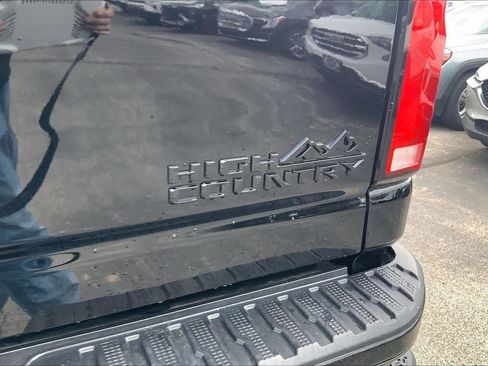Used 2024 Chevrolet Silverado 2500 High Country w/ Midnight Edition AWD/4WD image 8