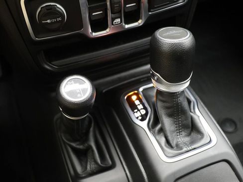 Used 2023 Jeep Gladiator Willys image 28