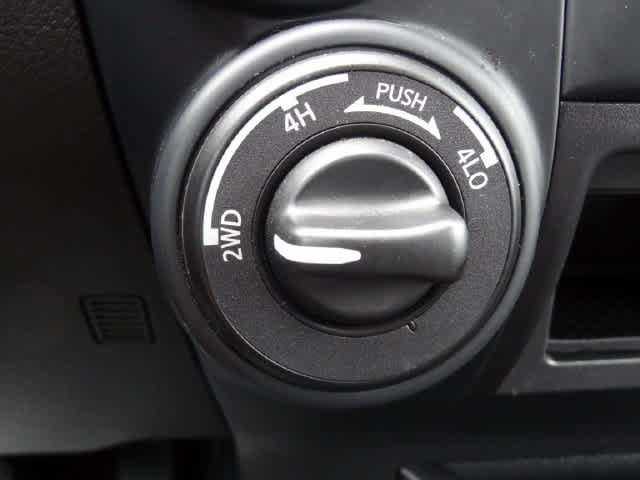 Used 2023 Nissan Titan SV AWD/4WD image 11